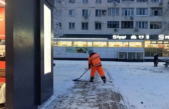 В Краснодаре в очистке дорог от снега задействованы 58 единиц техники