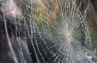 В Сочи из-за падения обломков БПЛА в автобусе с людьми выбило стекла