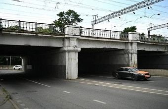 В Краснодаре две ночи будут частично ограничивать движение под Вишняковским мостом