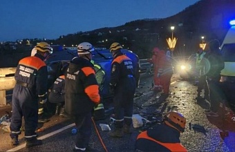 В Сочи в ДТП на обледенелой дороге пострадали пять человек