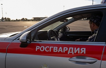 В Сочи приезжий устроил дебош в отеле в 4 часа утра
