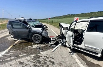 В Анапе в ДТП на трассе погиб водитель иномарки 
