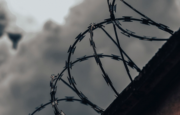 Сочинец украл куртку и зонт в медцентре, чтобы сделать подарок подруге